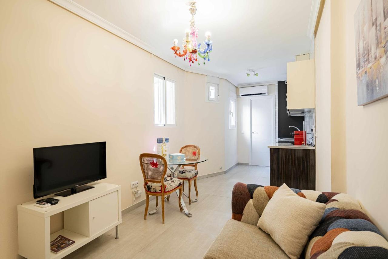 Cuidadosamente decorado apartamento junto al metro Madrid Exterior foto